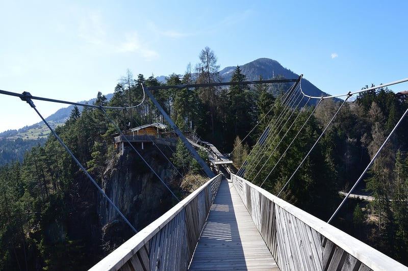 Bungee Jumping Image
